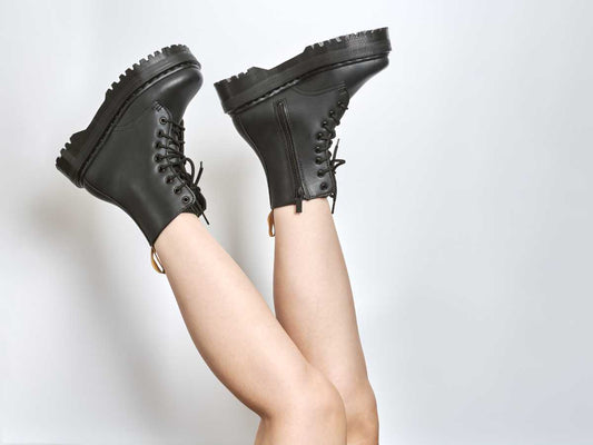 A Guide to Combatting Sweaty, Smelly Socks & Foot Odor During Warm Seasons